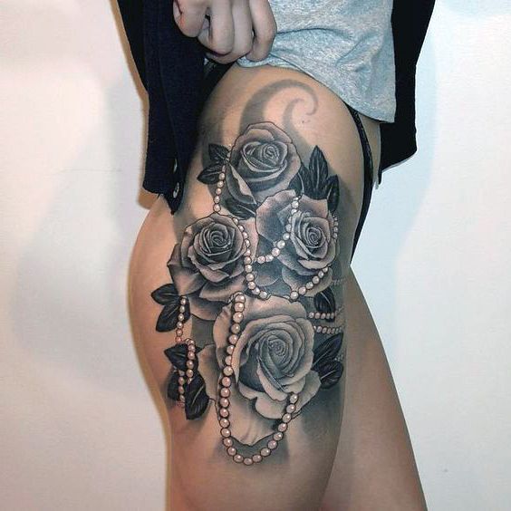 tatuaże damskie na biodrze róże 